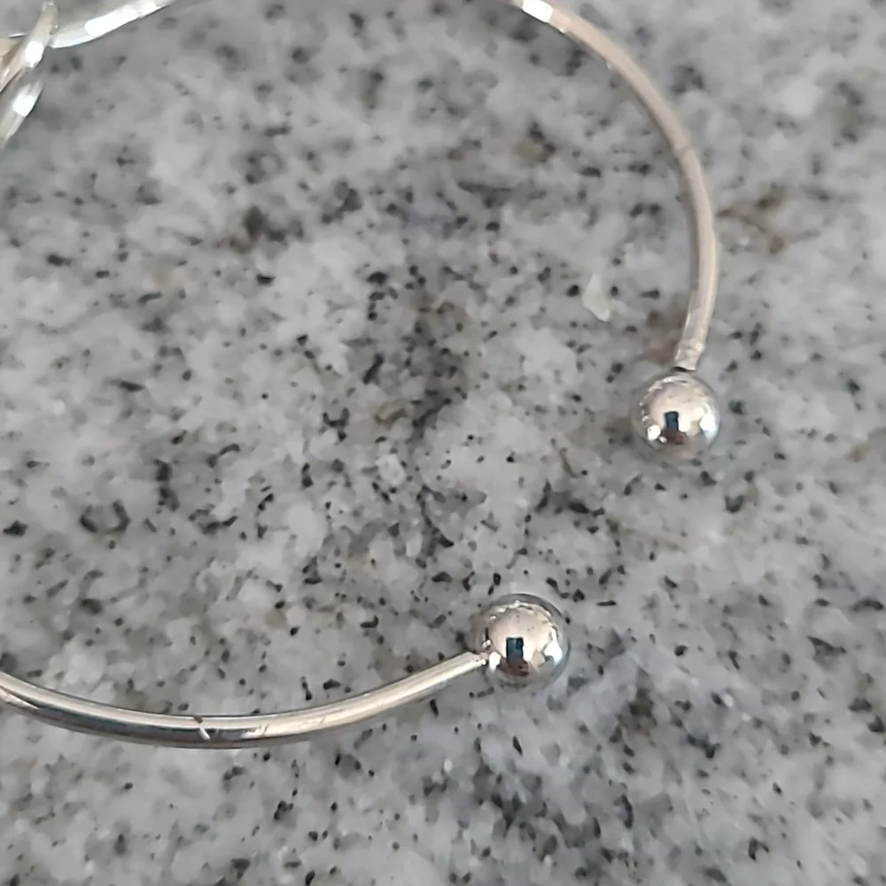 Silver "Love Knot" Wire Bracelet - Picture 4 of 6
